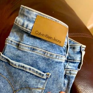 Calvin Klein white wash jeans | sz 5